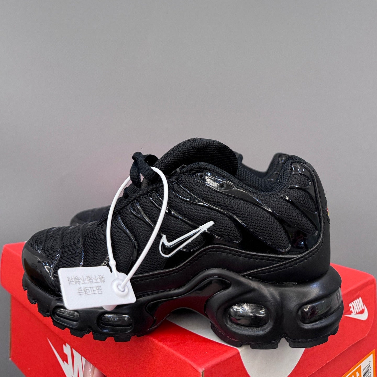 Nike Air Max Plus running shoes " black "
