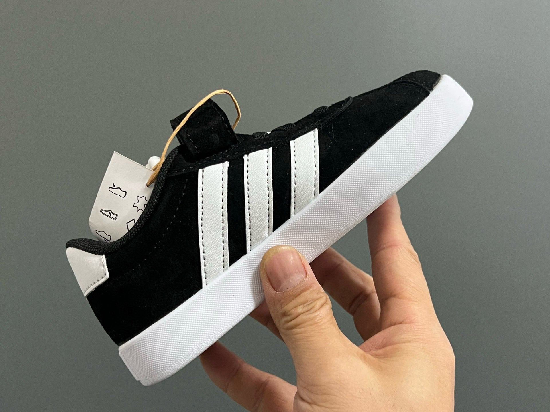 Adidas tennis shoes" black"