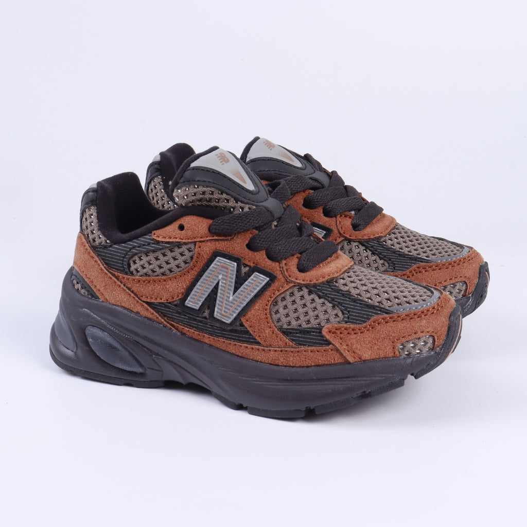N 2010 children's shoes" Warm brown, dark grey, lighter brown"