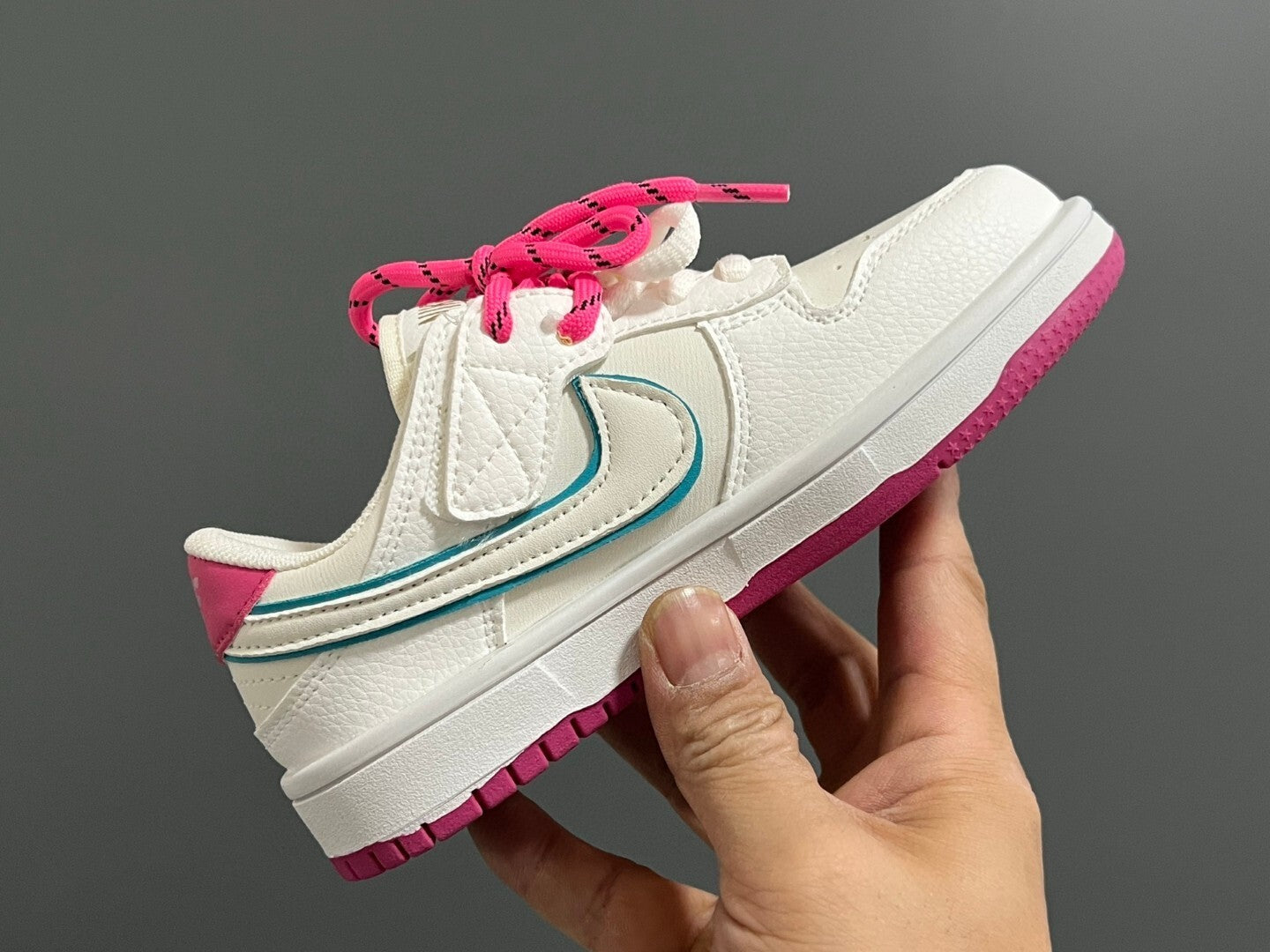 S-shaped low-top co-branded cartoon Velcro
