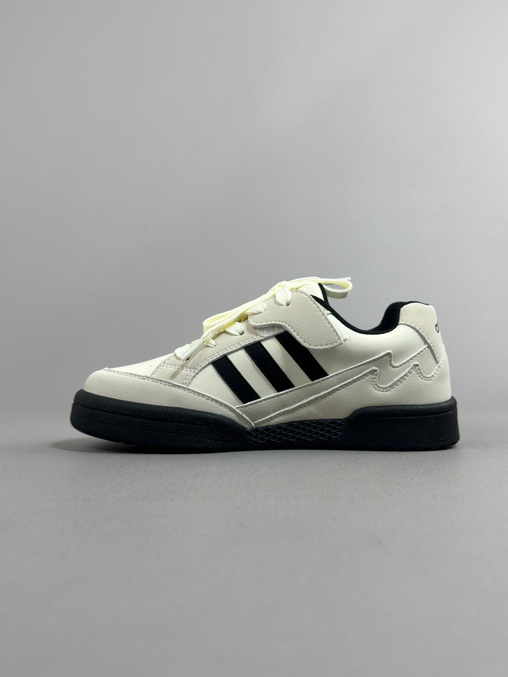 Adidas WCARD ADV classic retro sneakers" white, gray"