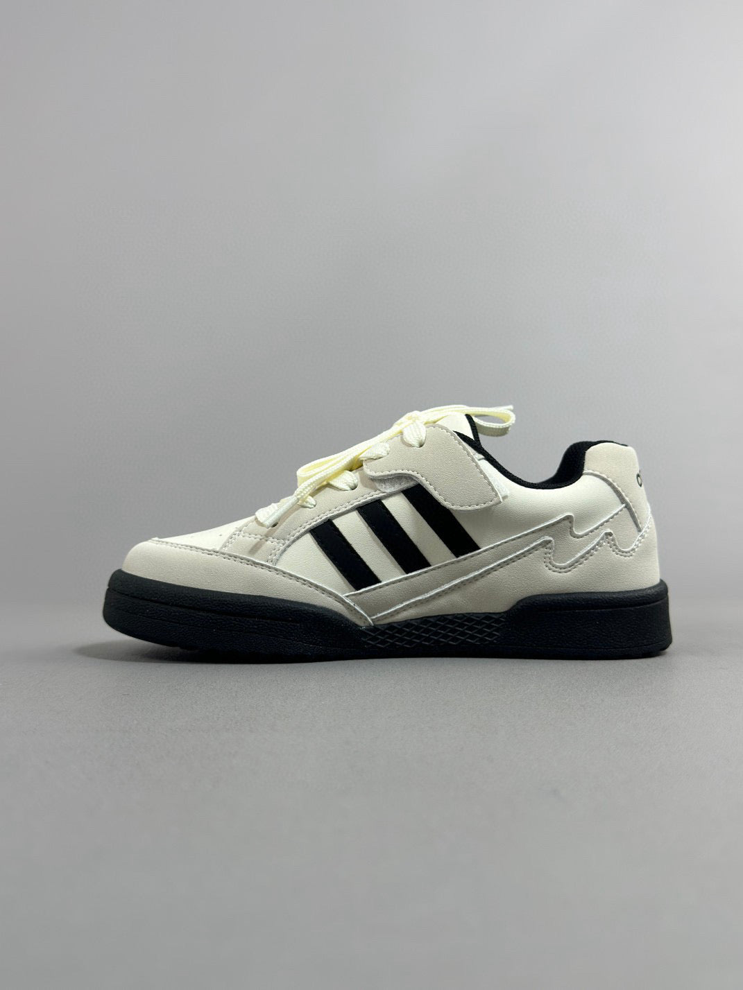 Adidas WCARD ADV classic retro sneakers" white, gray"