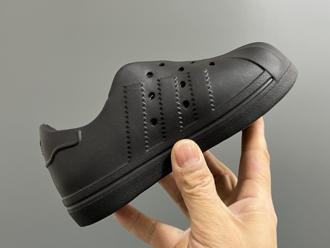 Soft shell hole slip-on sandals for children"  dark grey"