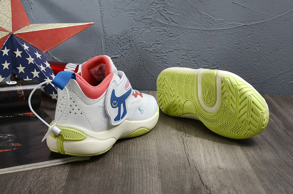 Nike's new UFO slip-on shoes for children" white"