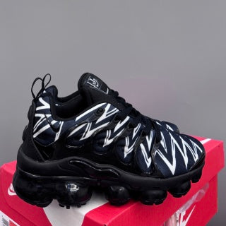 Nike AIR MAX plus full-length air cushion children's sports shoes "black with white lines"