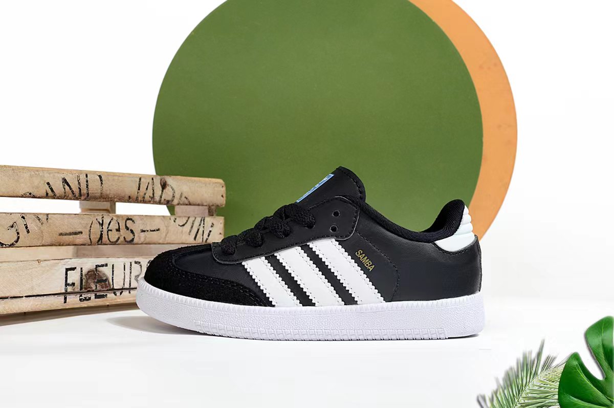 Adidas children's training shoes" black"