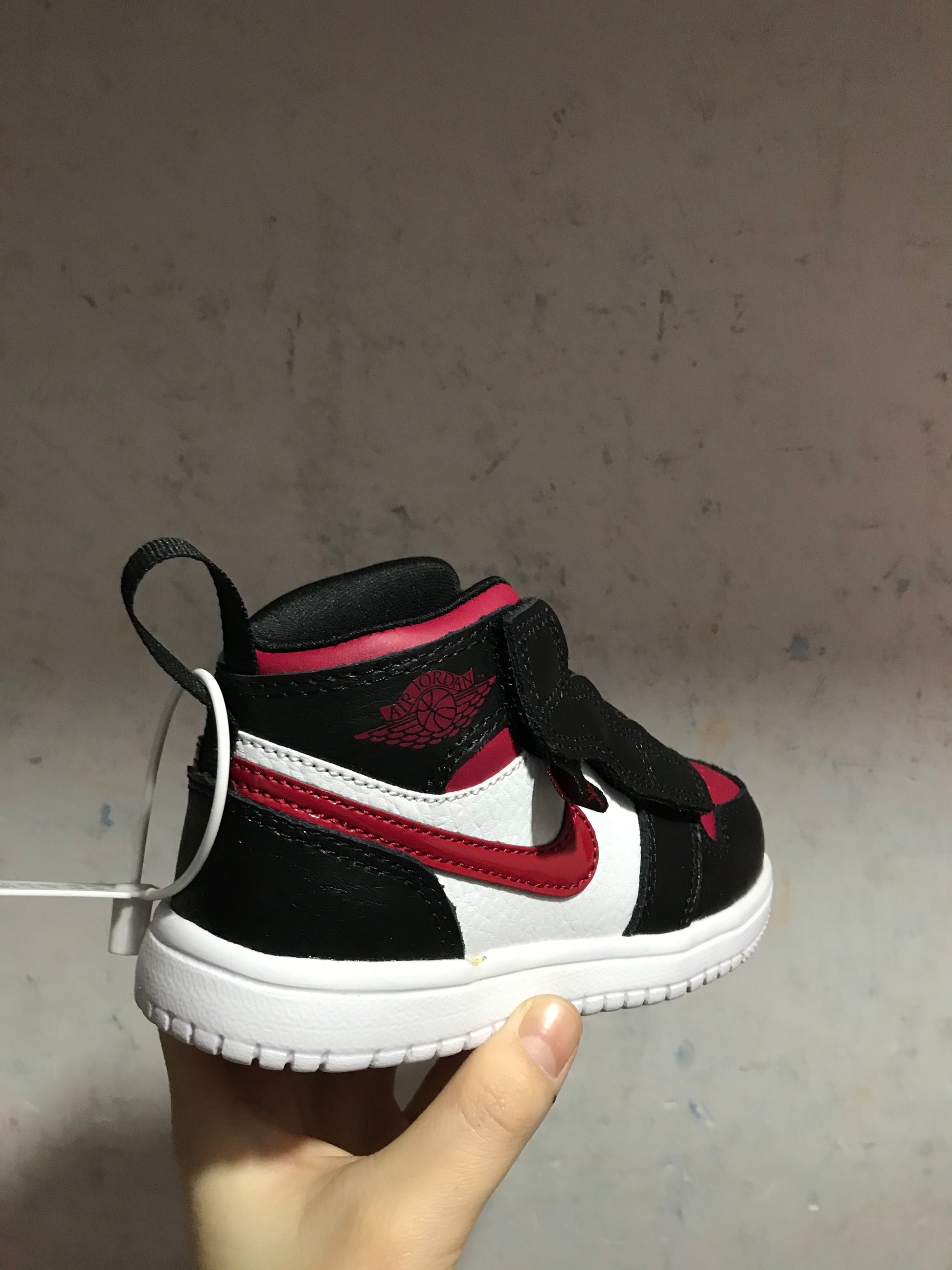 Jordan high top elastic band" white, black, red"