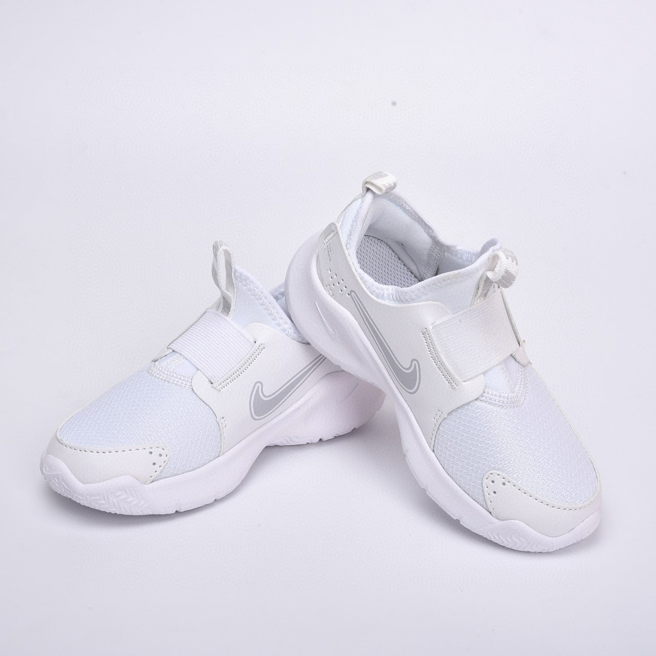Nike slip-on running shoes" white"
