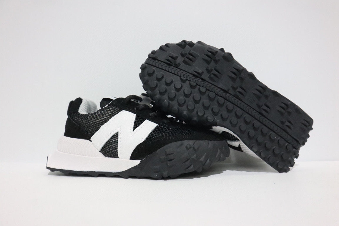 N official website synchronized parallel bars sandals " black, white"