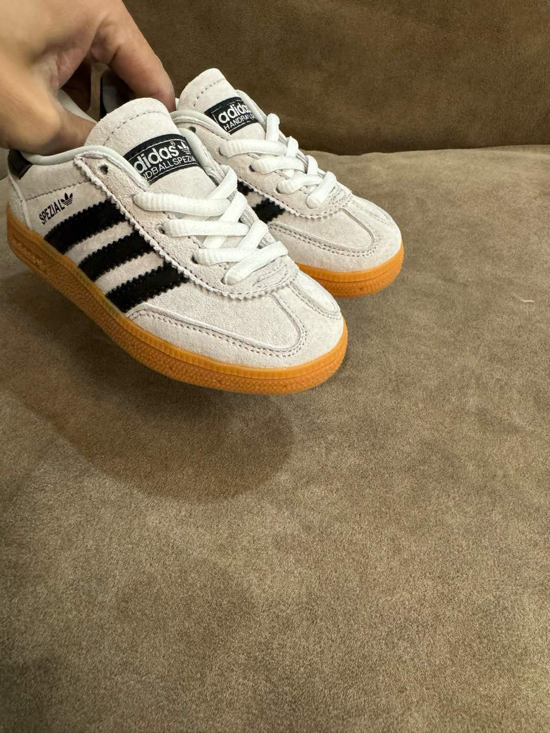 Adidas training 3 generation pig leather children's shoes" white"