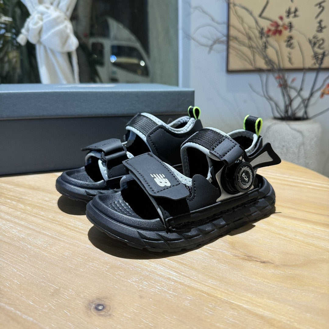 NB lock Velcro sandals" black"
