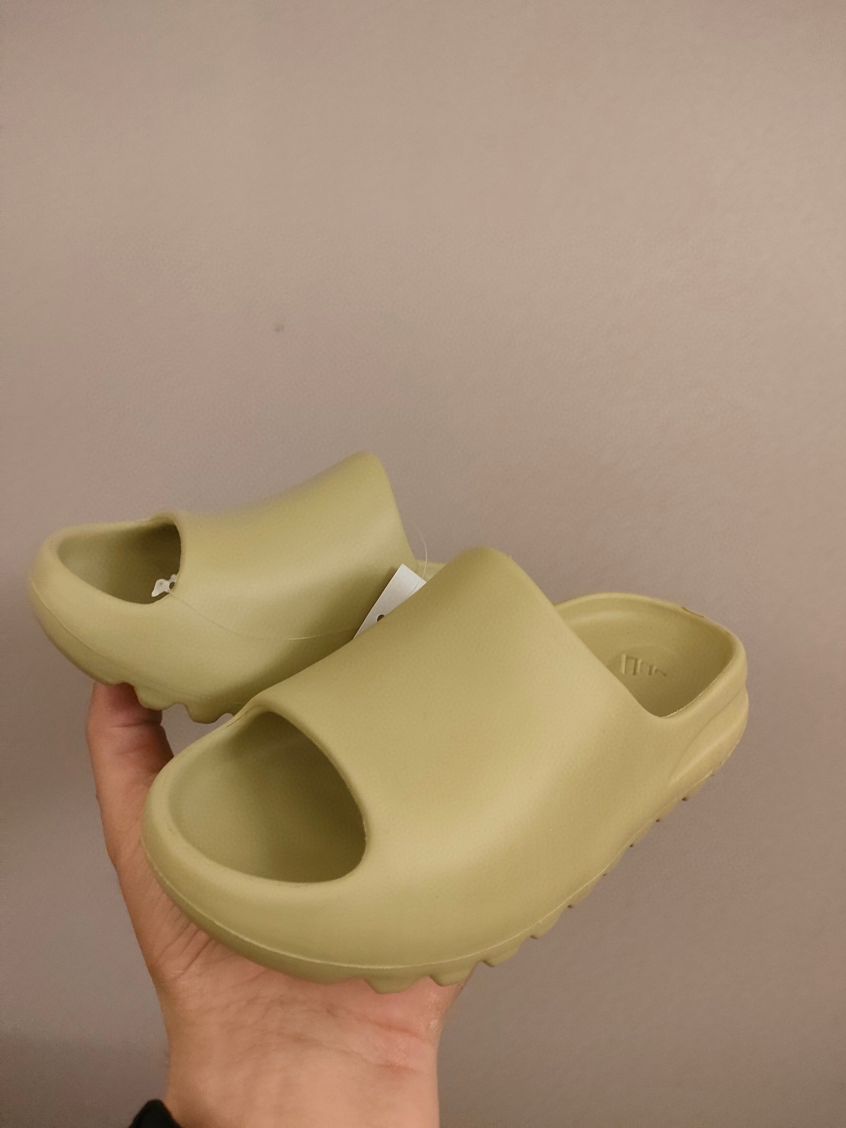 700 Coconut Slippers" light, muted green"