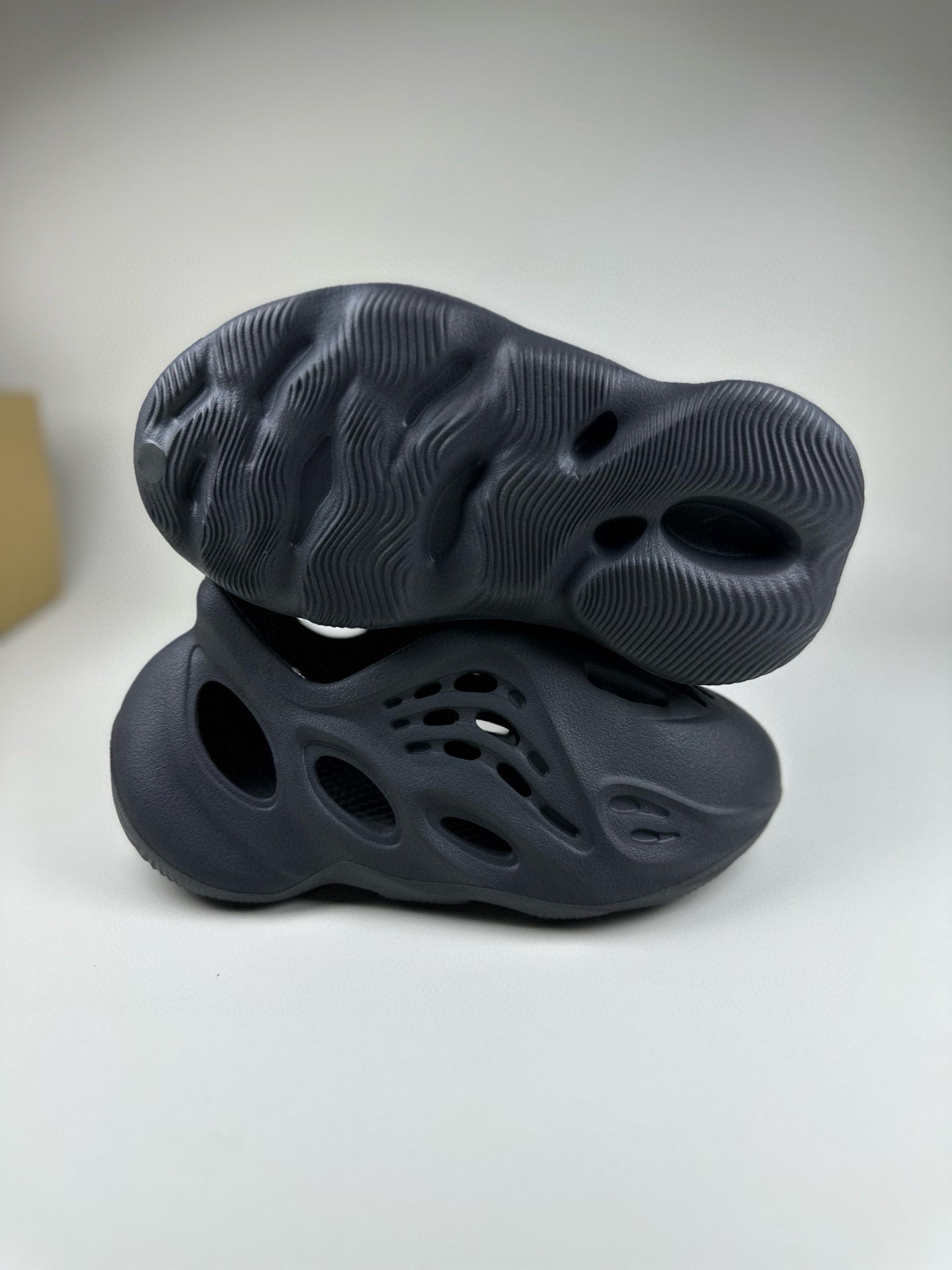 Coconut Crocs" black"