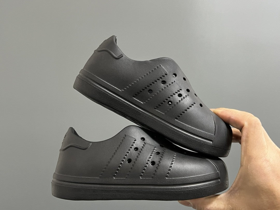 Soft shell hole slip-on sandals for children"  dark grey"