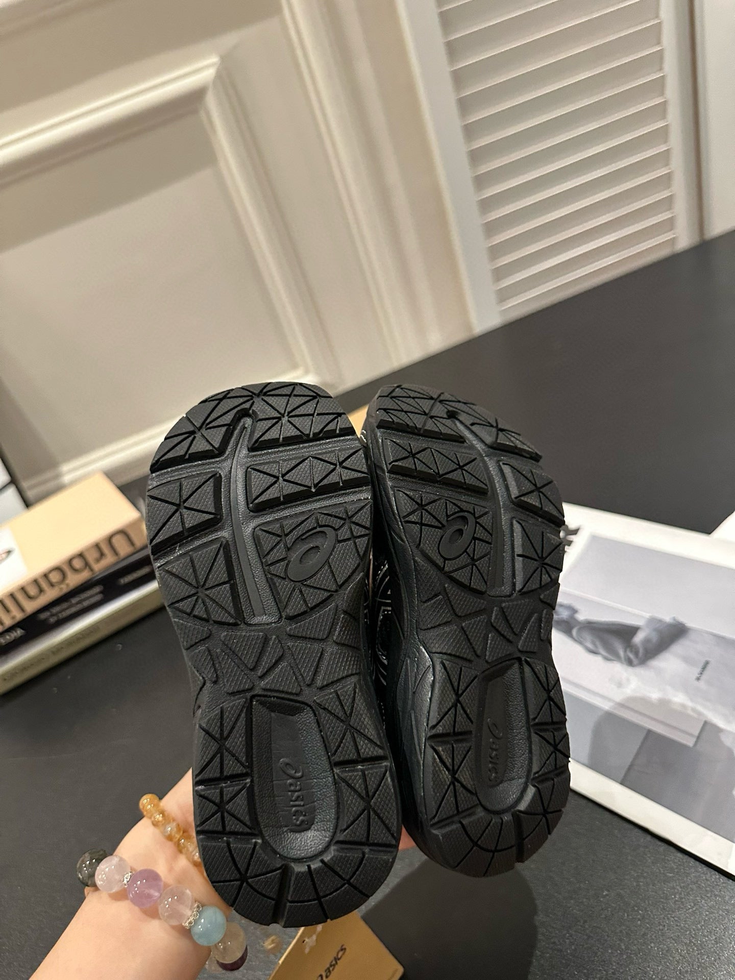 YSS closed toe sandals" black"