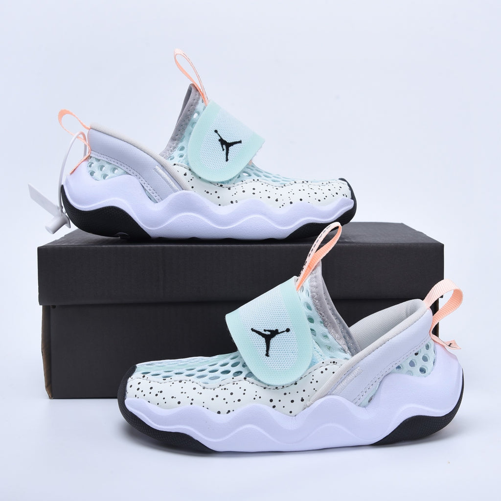Jordan Little Shark Mesh Shoes for Kids " white , & mint green"