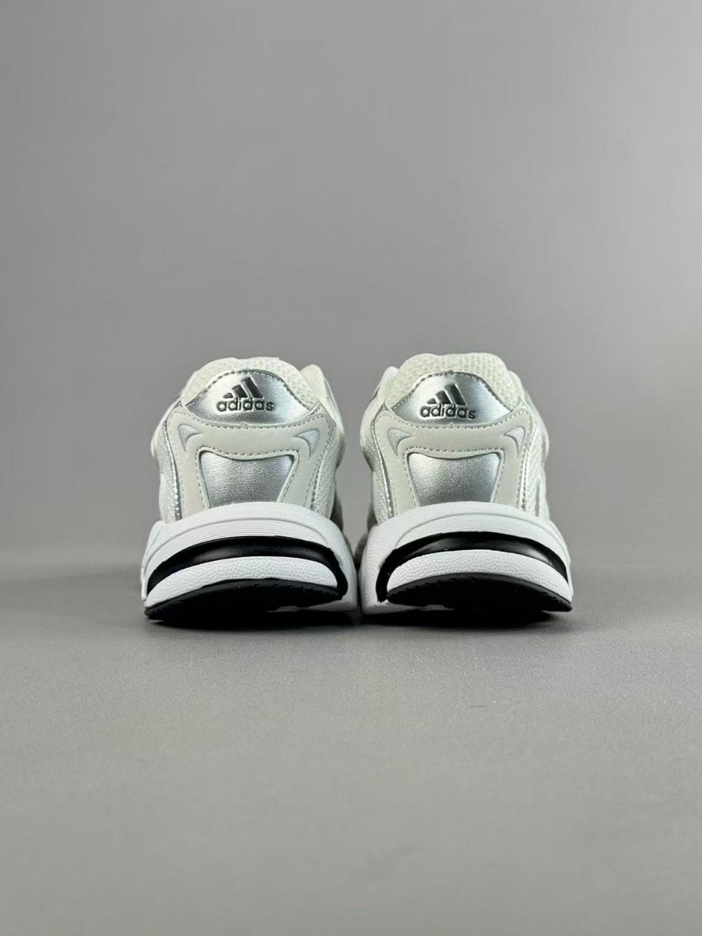 AD response CL retro casual shoes" off white, silver"