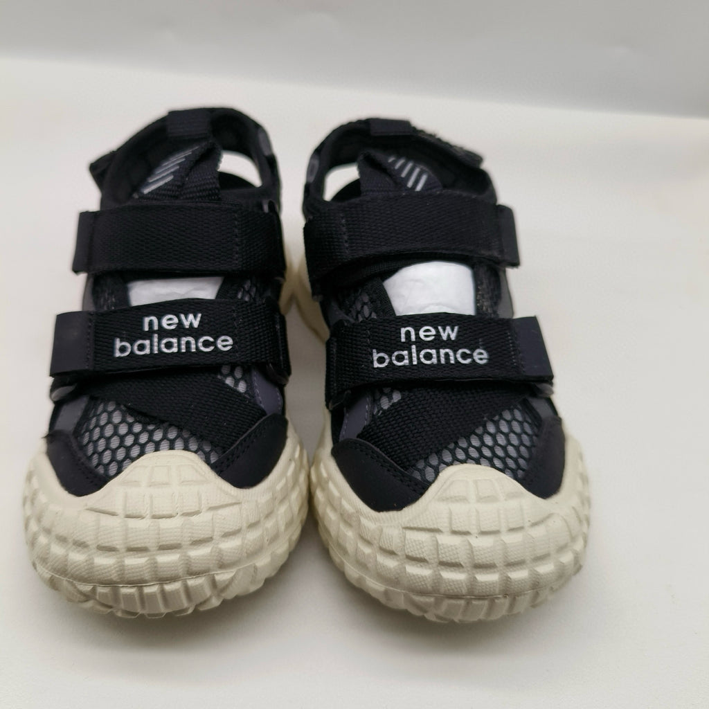 closed toe sandals" Black"