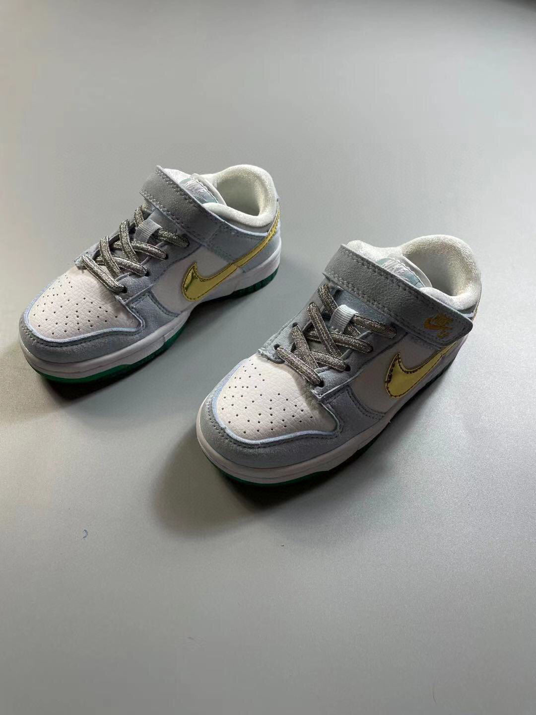 Nike SB single buckle sneakers" white, gray"