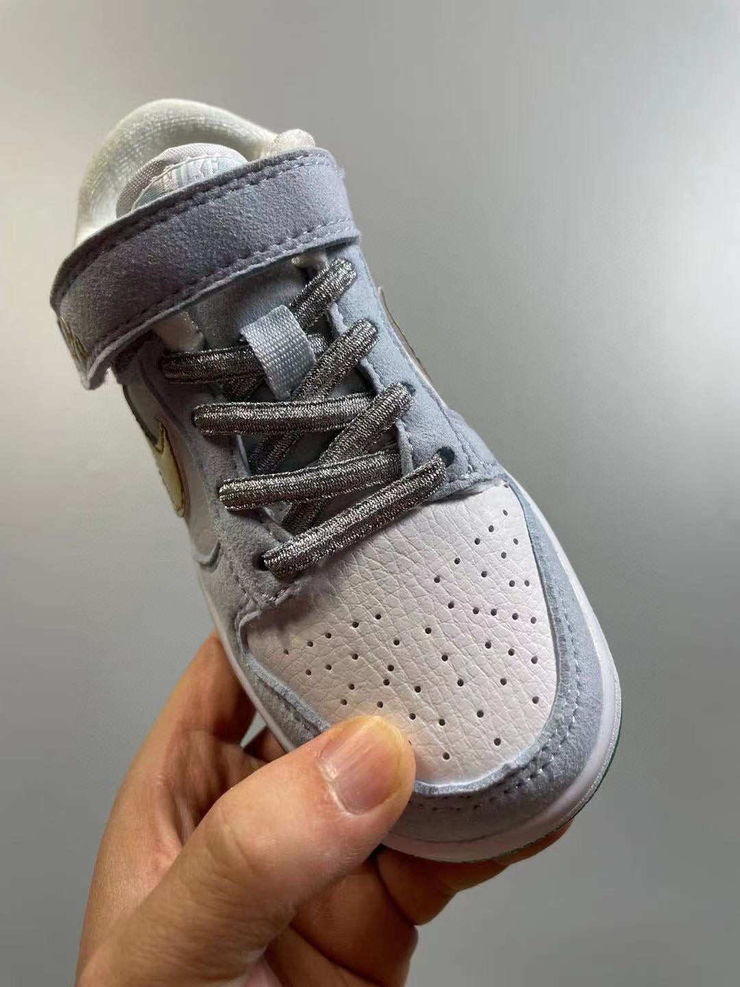 Nike SB single buckle sneakers" white, gray"