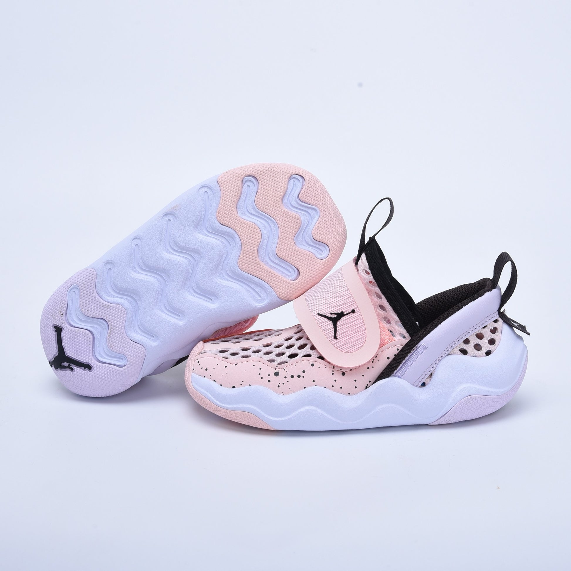 Jordan Little Shark Mesh Shoes for Kids " white ,& light pink"
