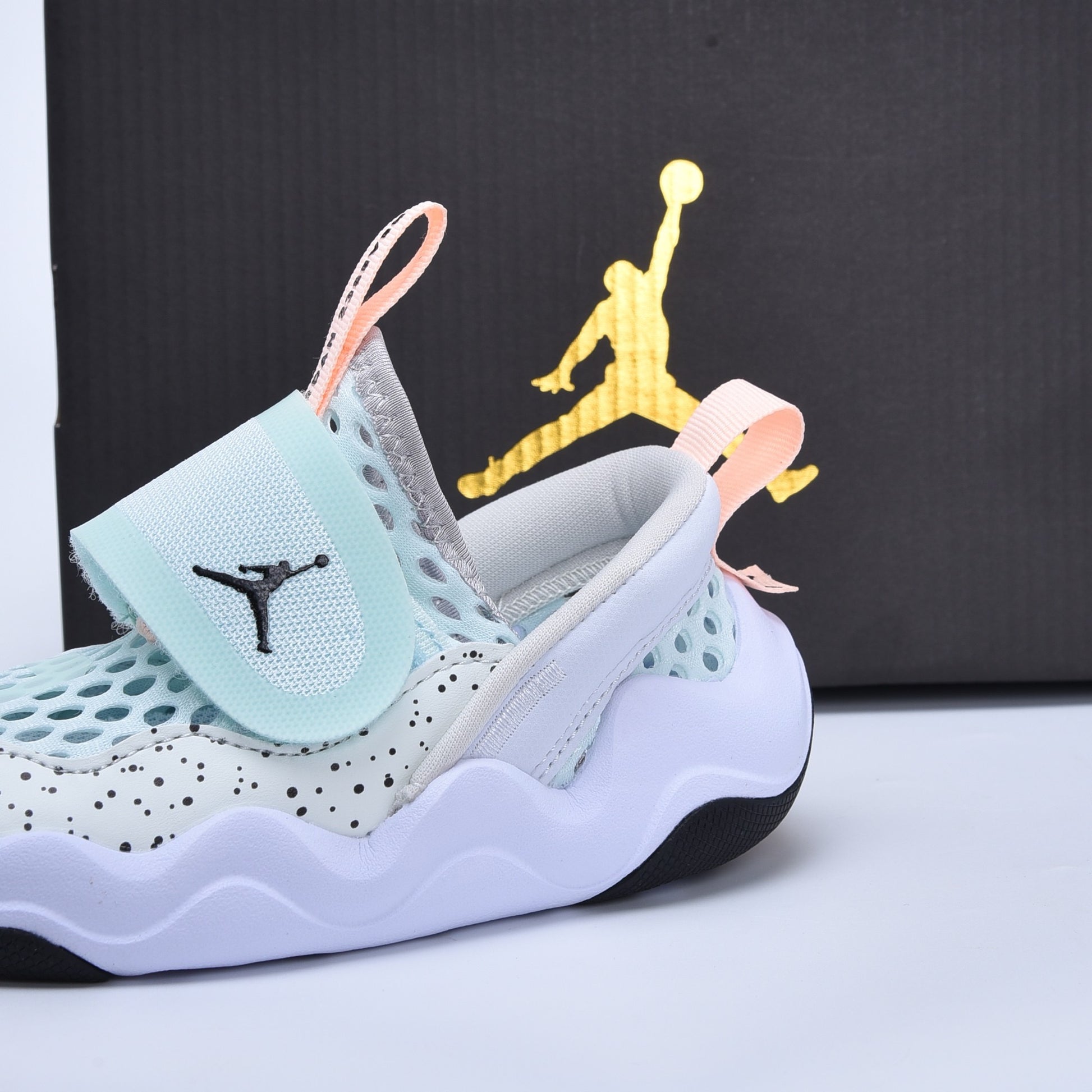 Jordan Little Shark Mesh Shoes for Kids " white , & mint green"