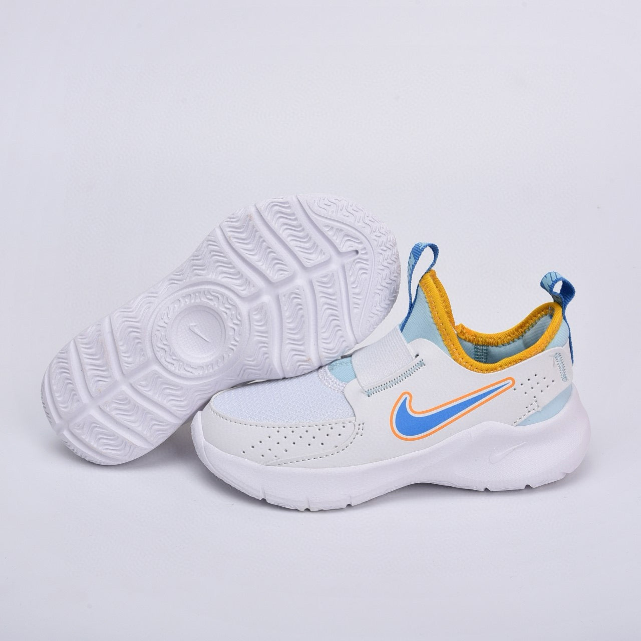 Nike slip-on running shoes"  white, light blue"