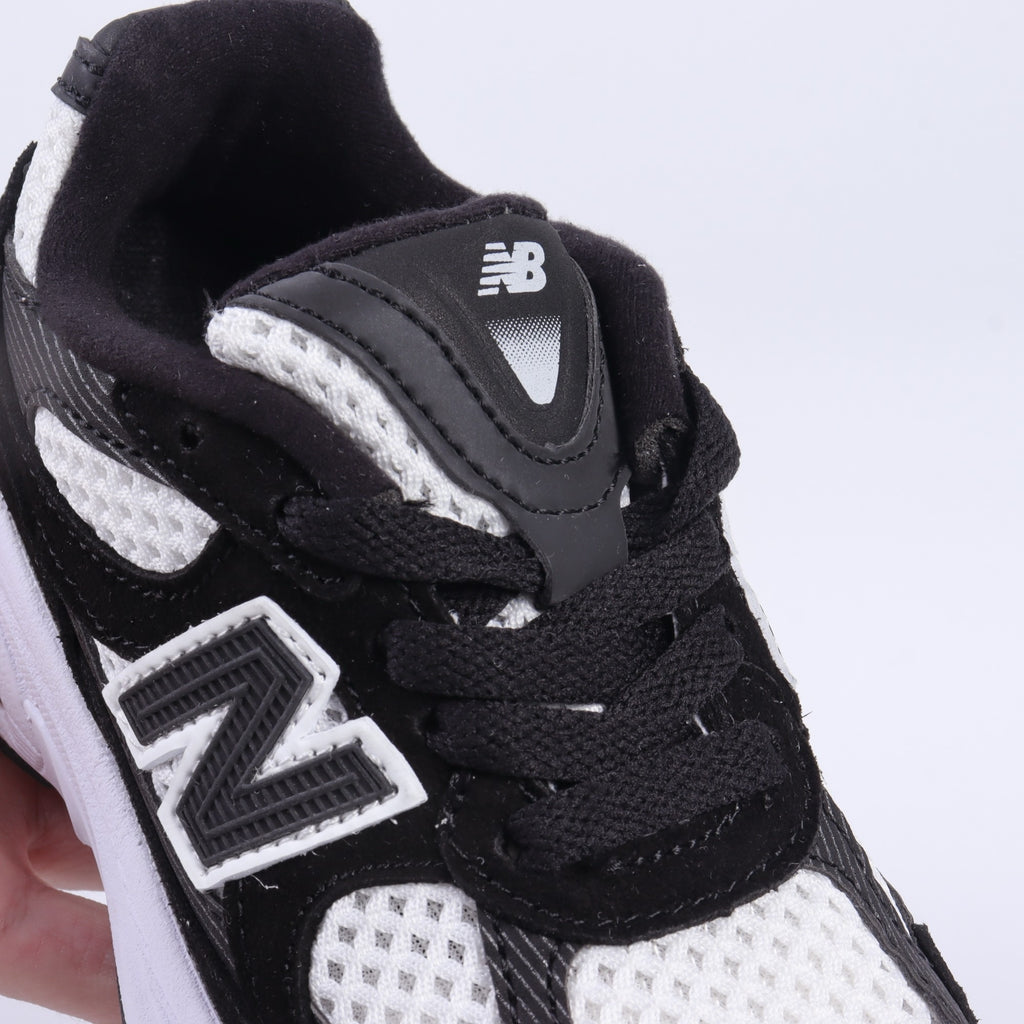 N 2010 children's shoes" black, white"