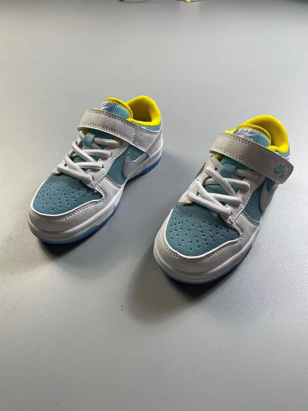 Nike SB single buckle sneakers" white, blue"