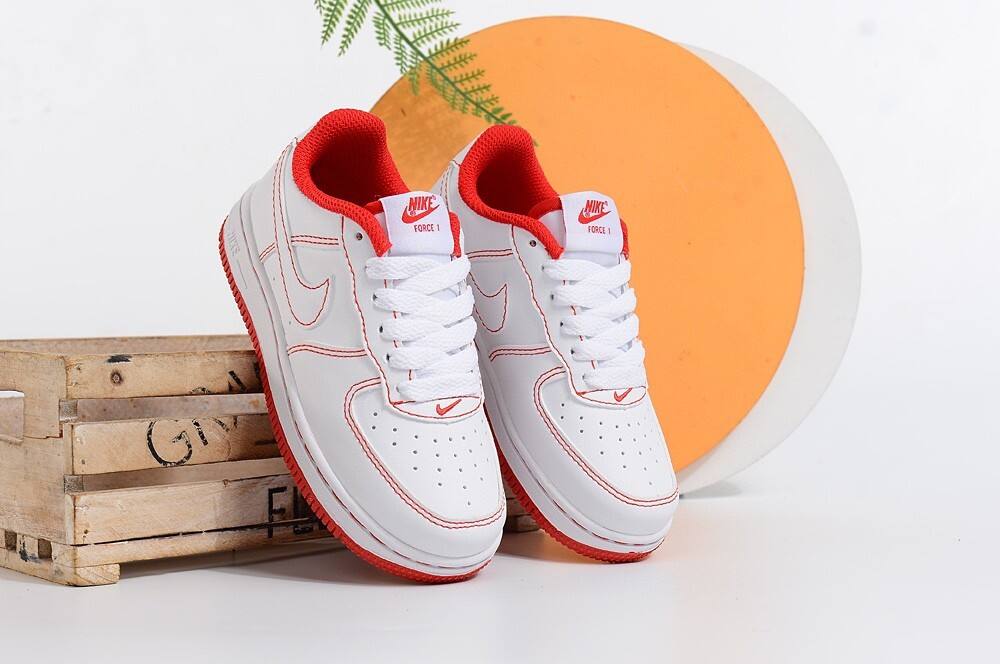 Air Force low-top lace-up sneakers" white, red"