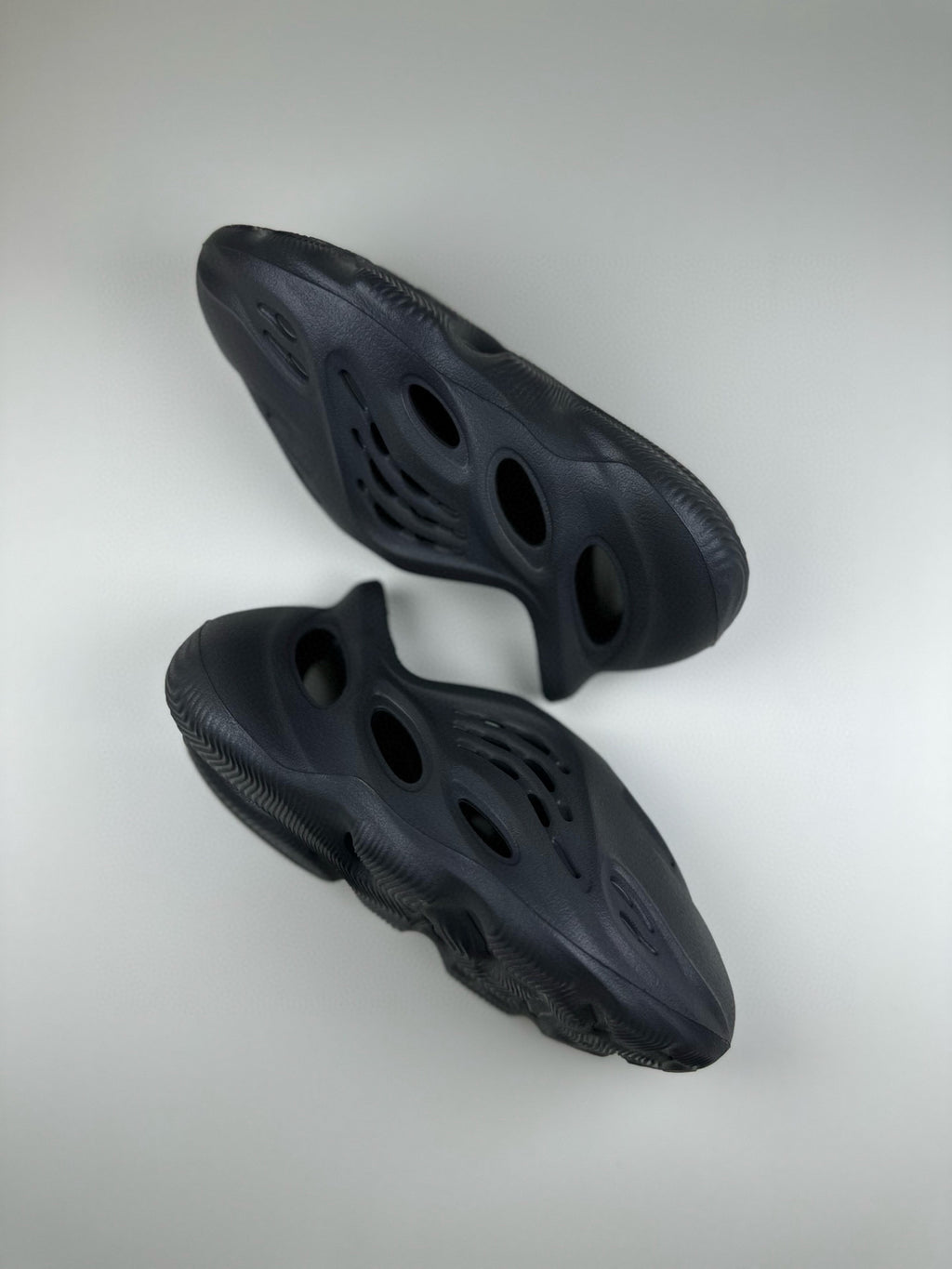 Coconut Crocs" black"