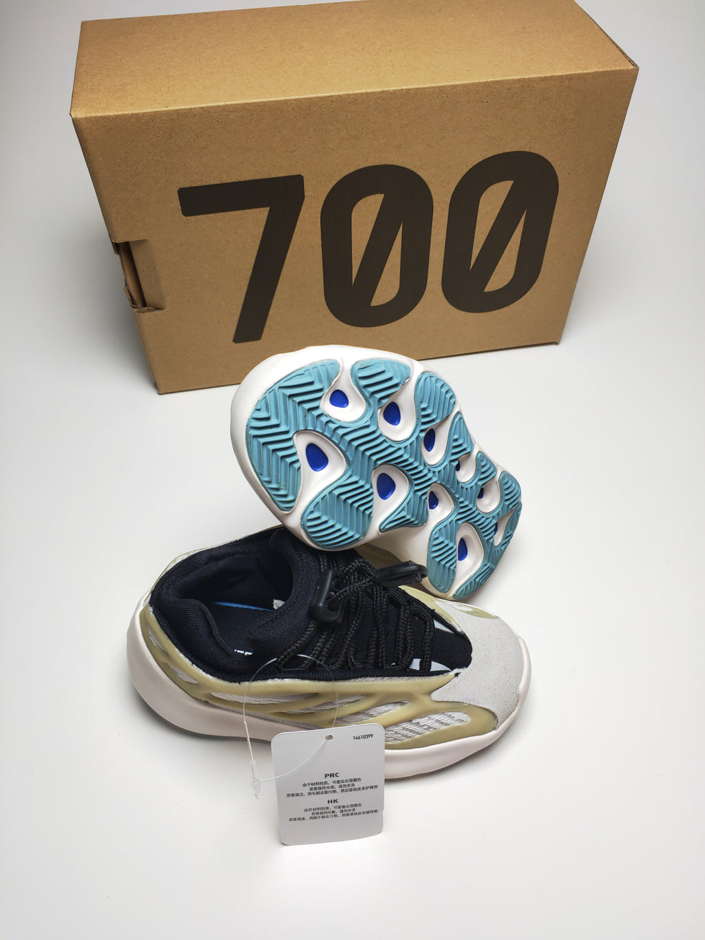700V3" black"