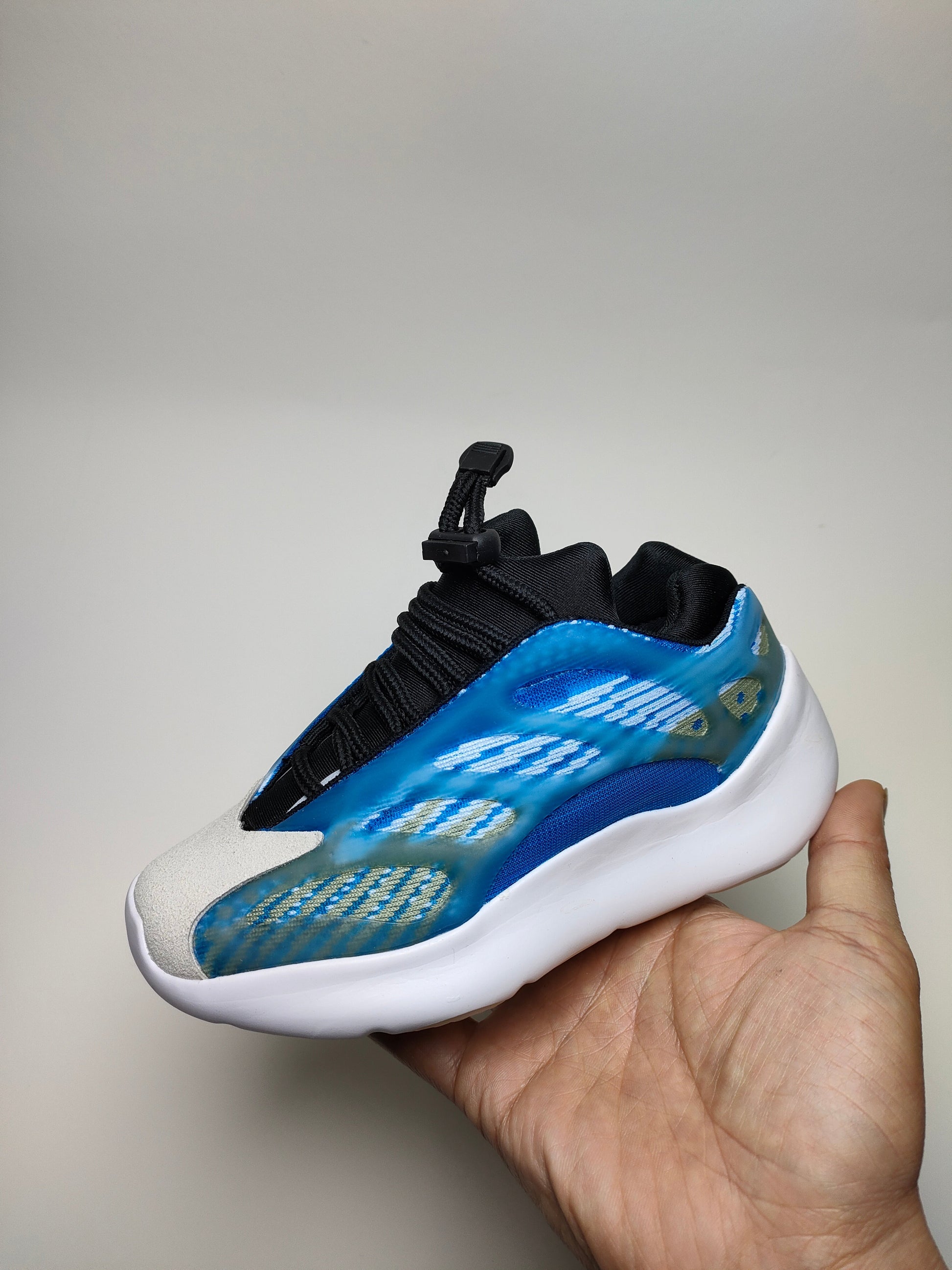 700V3" white, blue"