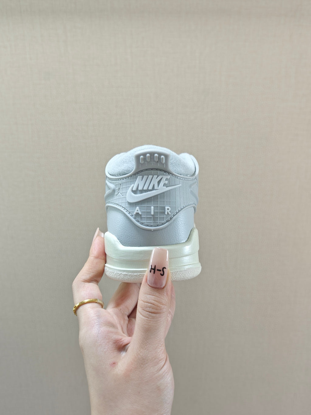 Jordan 4 Retro Sneakers " light grey"