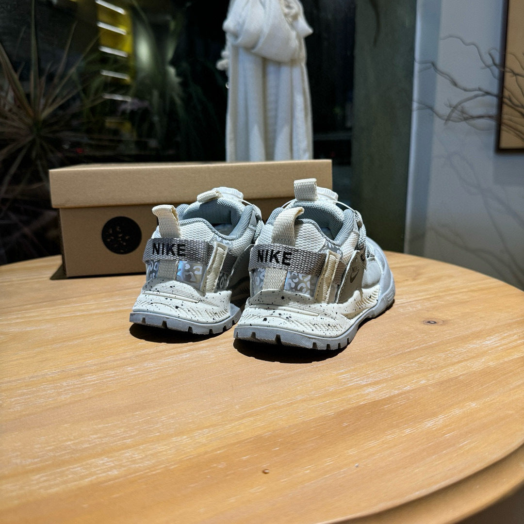 Nike ACG outdoor hiking shoes