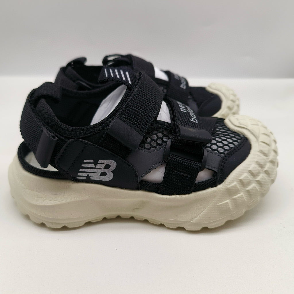 closed toe sandals" Black"