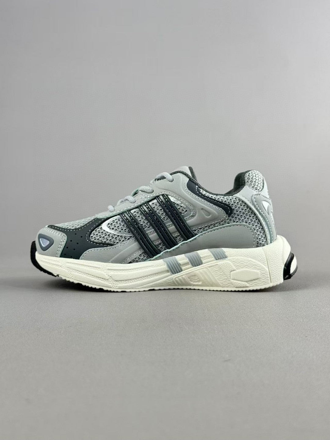AD response CL retro casual shoes" off white, silver"