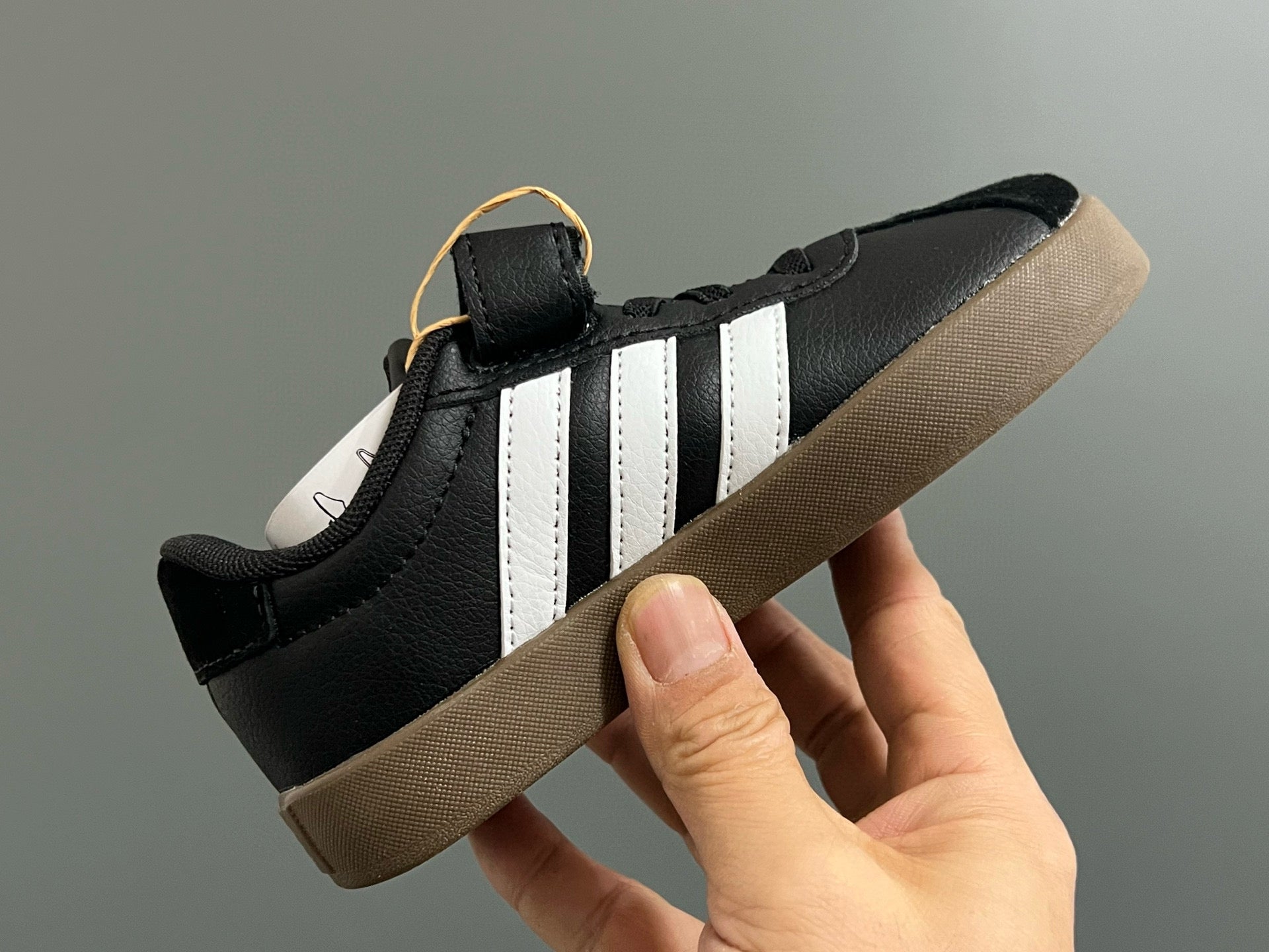 Adidas tennis shoes" black"