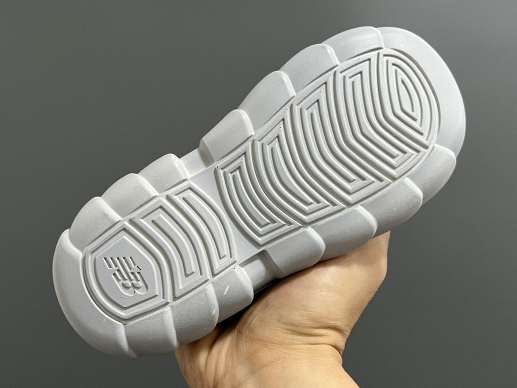 NB new 920 Mary Jane mesh stitching Velcro children's sandals" silver"