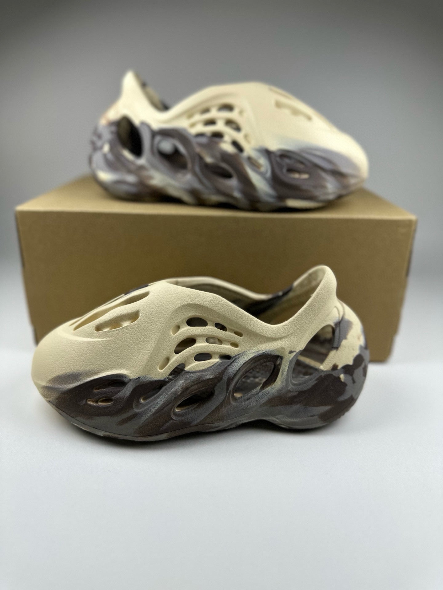 Coconut Crocs" black, cream"