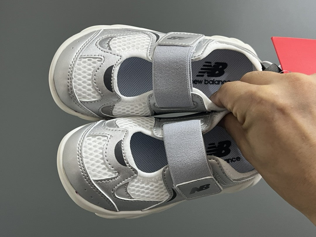 NB new 920 Mary Jane mesh stitching Velcro children's sandals" white, lightt gray"