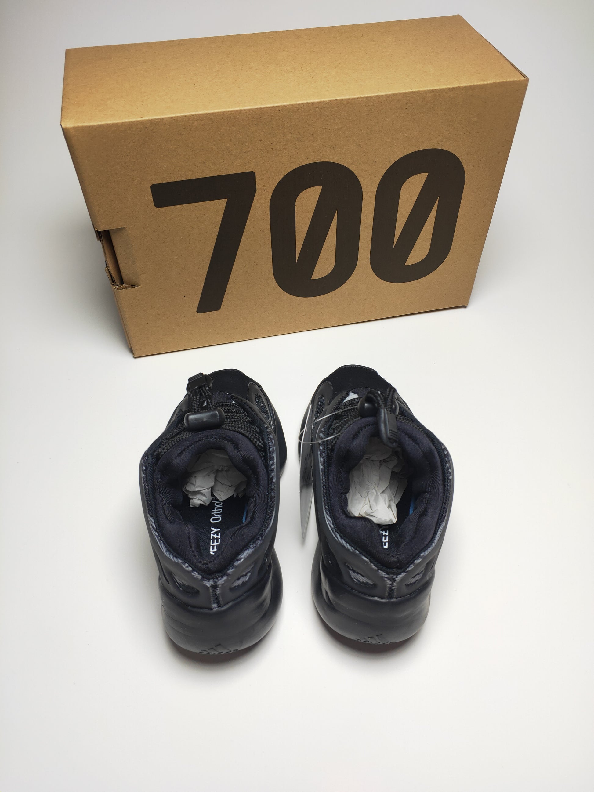 700V3" black"