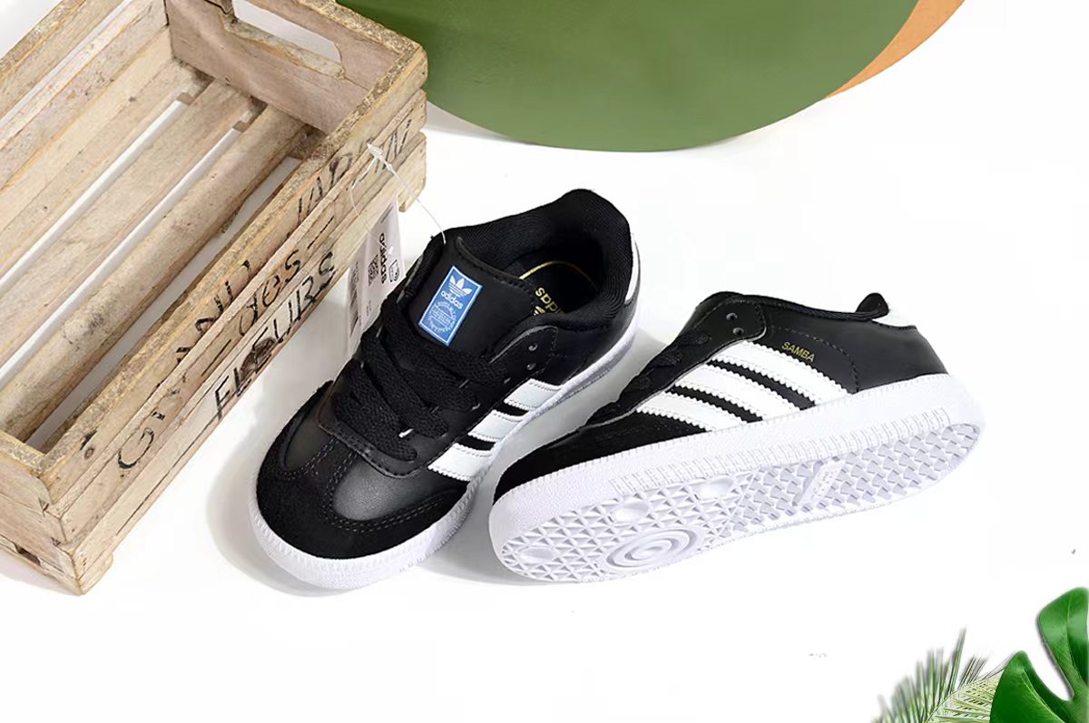 Adidas children's training shoes" black"