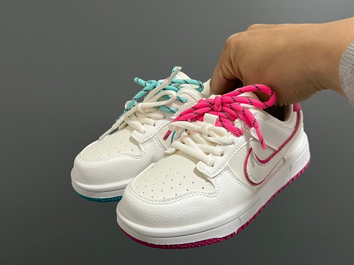 S-shaped low-top co-branded cartoon Velcro