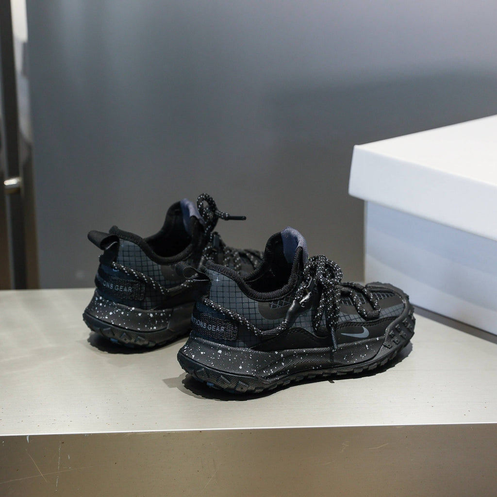 Nike ACG tire-soled hiking shoes