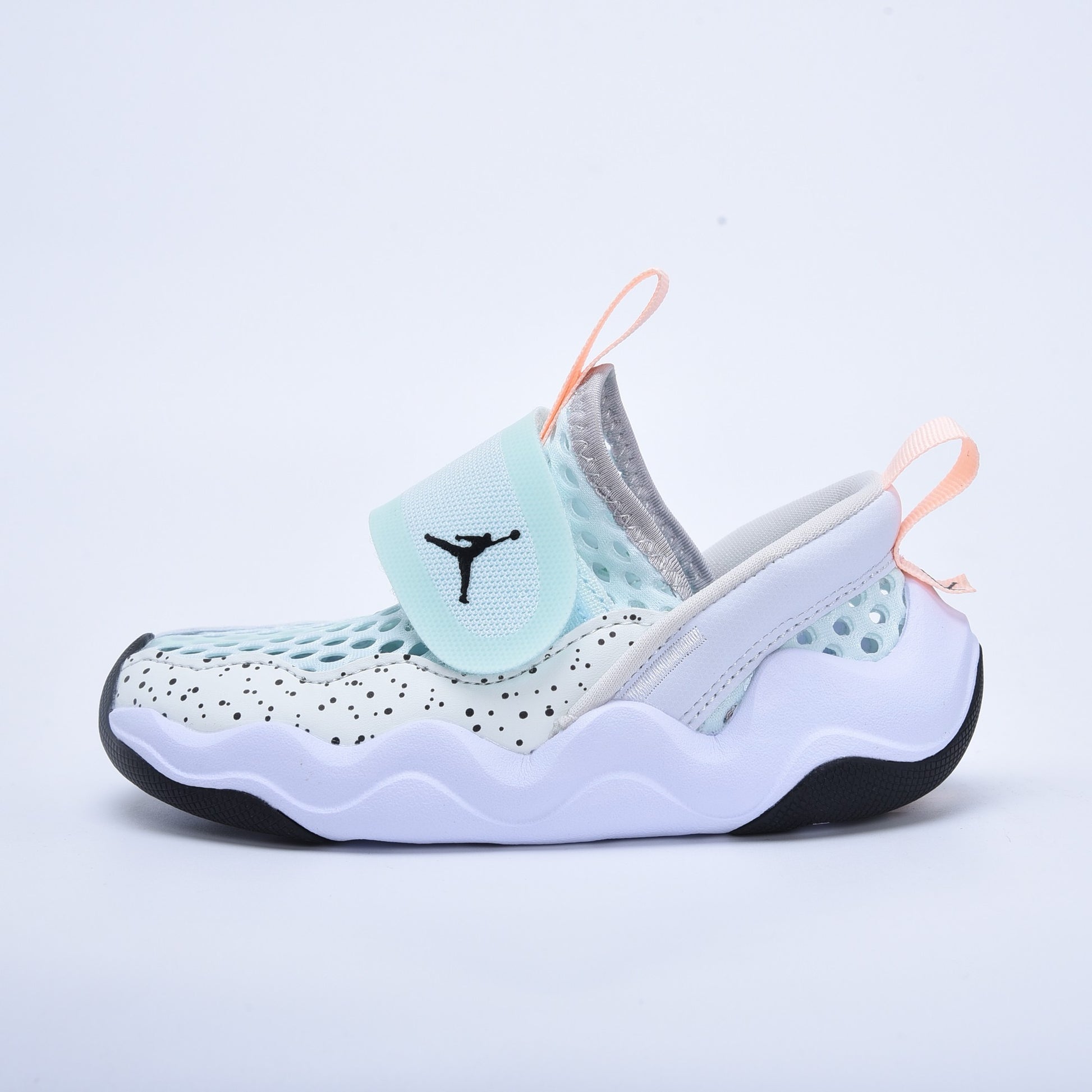 Jordan Little Shark Mesh Shoes for Kids " white , & mint green"