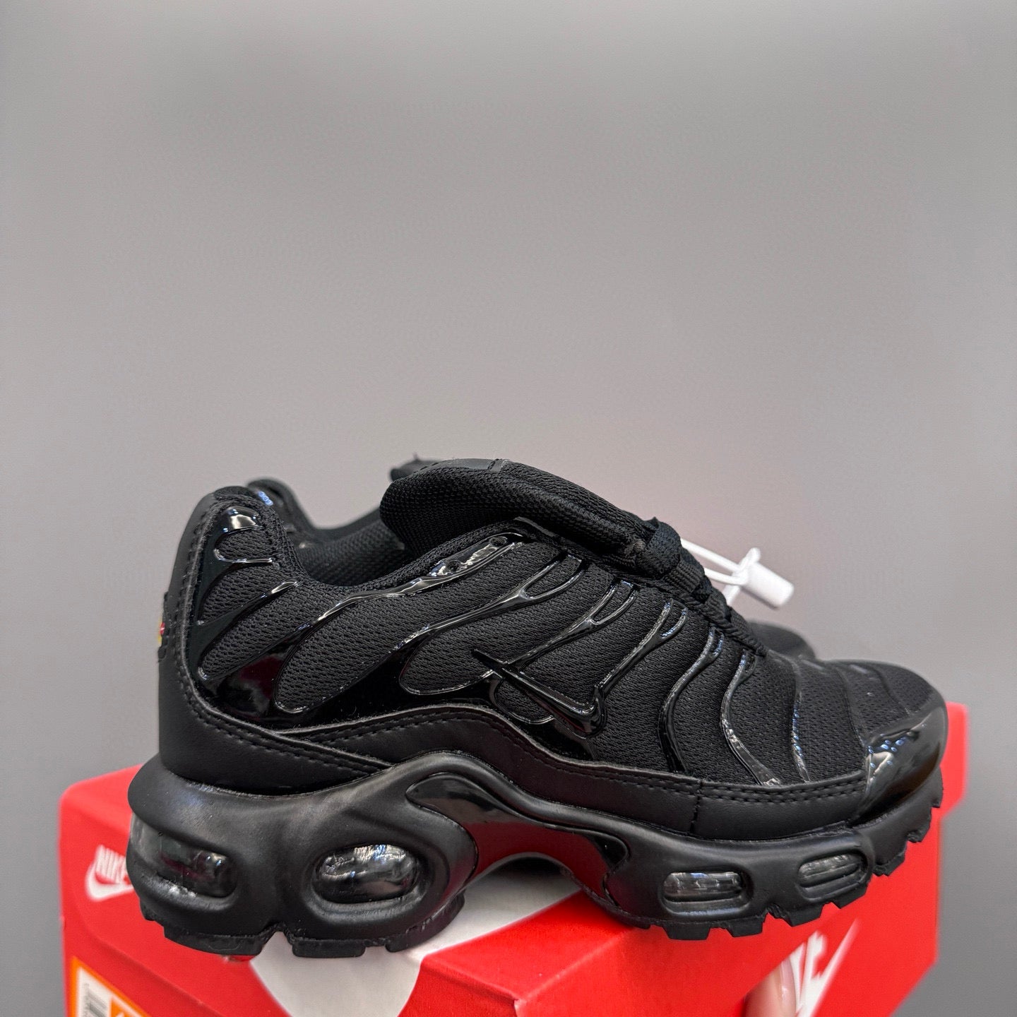 Nike Air Max Plus running shoes " black "