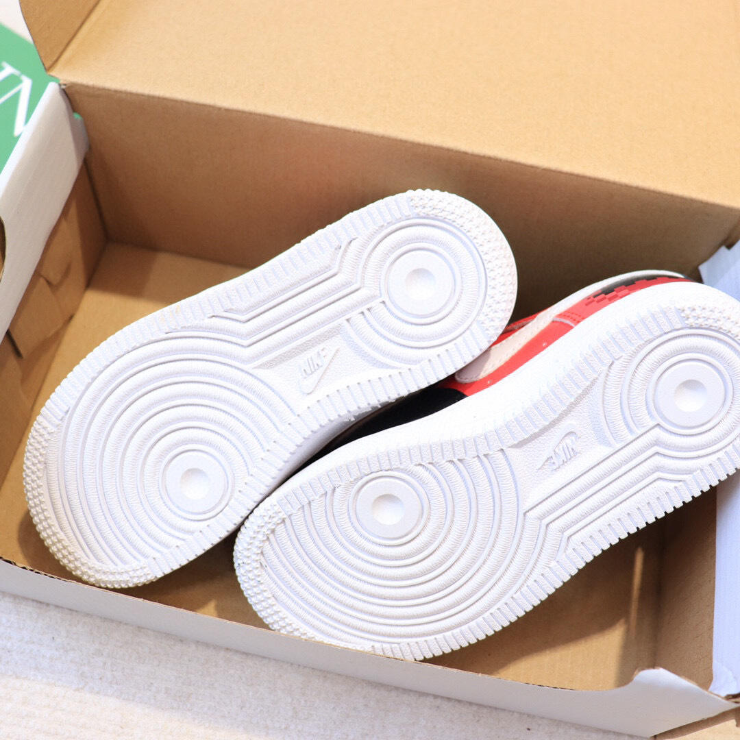 Air Force low-top lace-up sneakers" white, black, red"