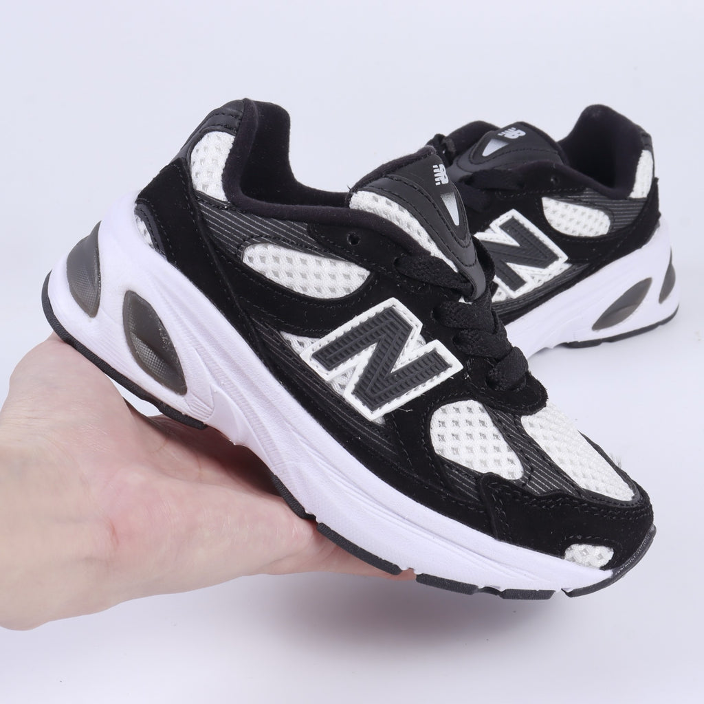 N 2010 children's shoes" black, white"