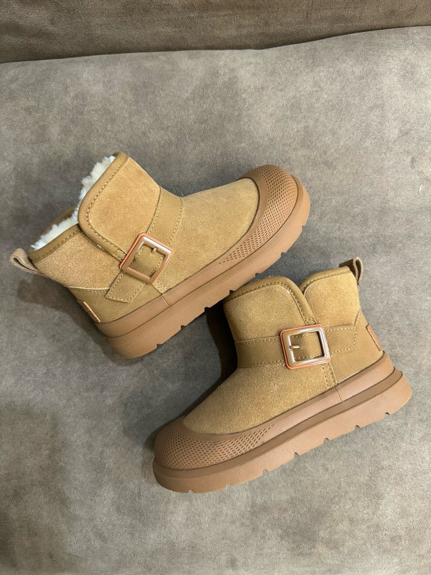 U-GG leather buckle mid-cut" brown"